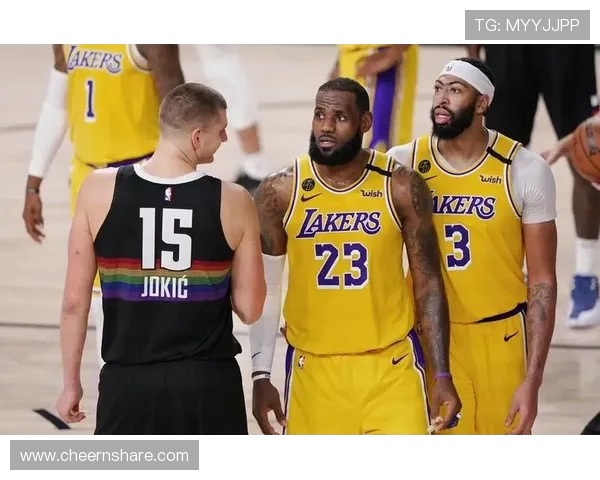 湖人对阵掘金精彩黑白直播全程回顾与赛后分析