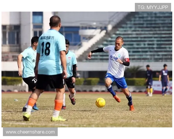 广州足球队在选拔赛中以70分稳居积分榜首位展现强劲实力
