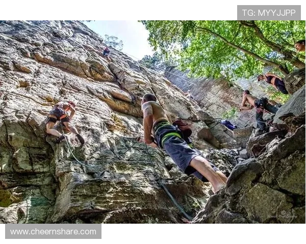 成都极限运动队在世界攀岩锦标赛中以79分稳居积分榜首位
